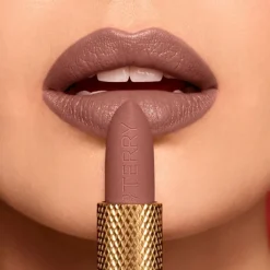 By Terry Rouge À Lèvres><noscript><img width=