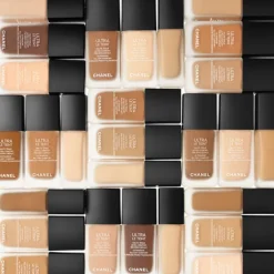 CHANEL Fond De Teint Fluide></noscript>ULTRA LE TEINT FLUIDE